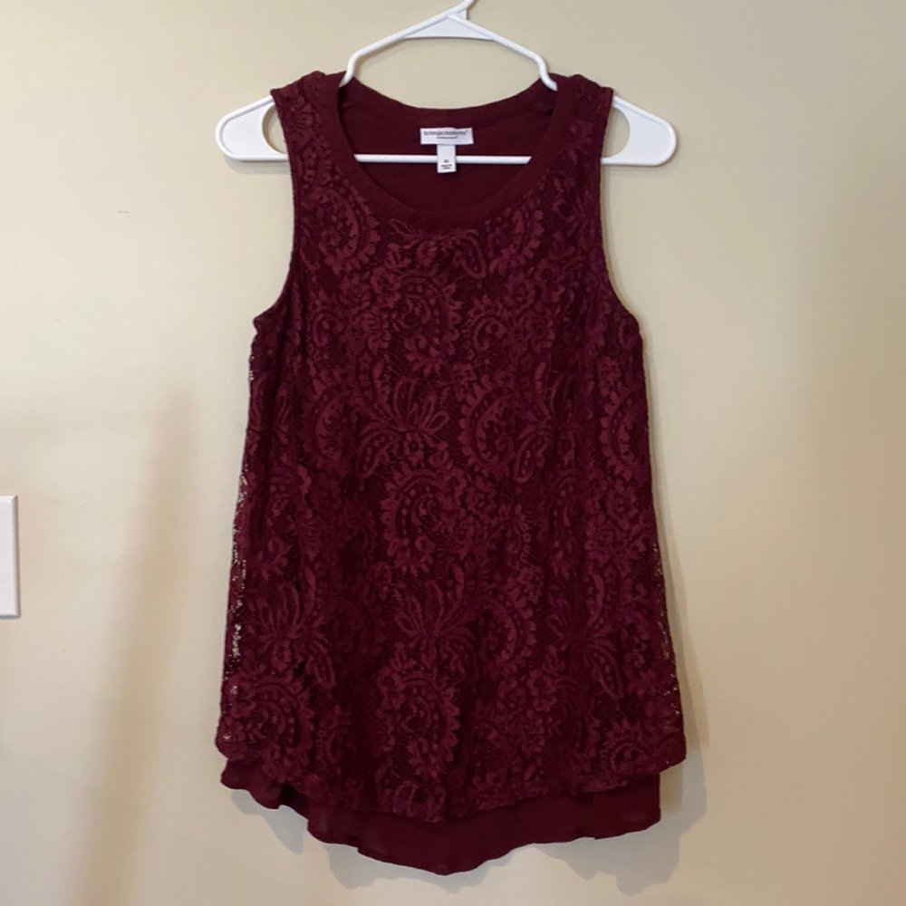 Lace overlay Liz Lange Maternity shirt